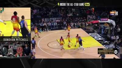 [Highlight] Donovan Mitchell hits two triples on the mic while being expertly coached by Shaq and the crew on TNT