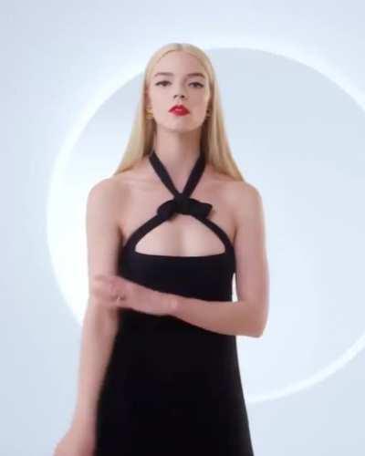 Anya Taylor-Joy & JiSoo (BlackPink)