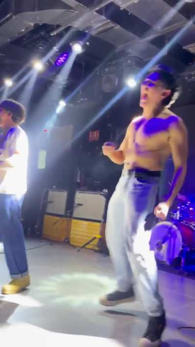 No better feeling than tearing up the stage with your favorite band. madrid 27/02/2026