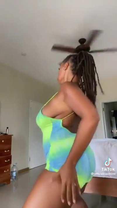 naomimt beautiful dance session.