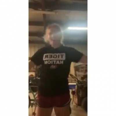 WCGW if I shake a soda can and then bite it