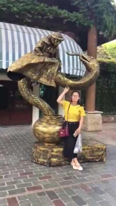 The statue is alive!