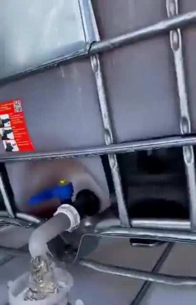 Draining Glyphosate into a container looks like a glitch in the matrix with video