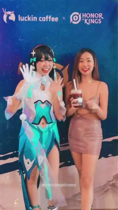 That costume makes her look dork lol