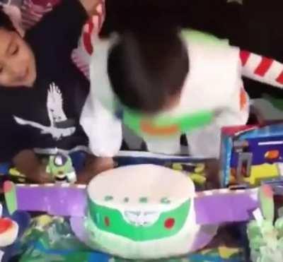that kid smashing his face into fondant but i added vine booms