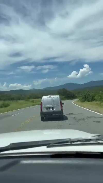 Por cada pitocorto en Amarok hay 10 de estos oligofrenicos en la ruta