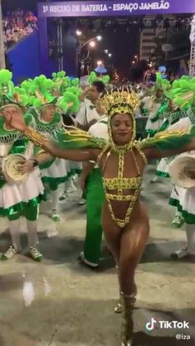 Iza carnaval - Tik Tok