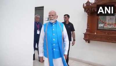 PM Modi consoles team India in dressing room after World Cup final loss against Australia. Need of this console, please don't be disappointed, We proud of you.