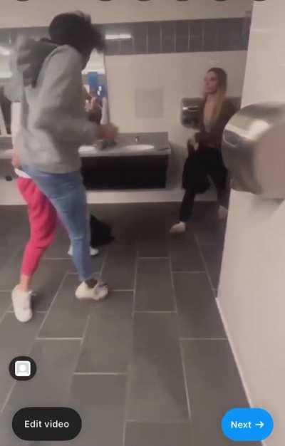 good thing her friend was there i hate when bitches jump in