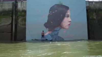 This artist had to take advantage of the low tides to be able to paint this mural.