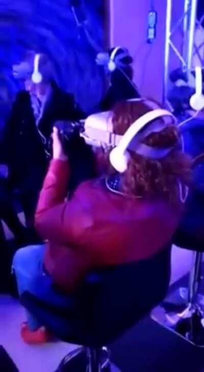 To take pictures of what you see in Virtual Reality