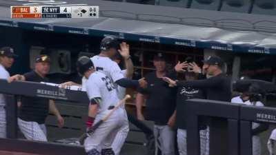 [Highlight] Gleyber Torres scores from first on a single and the Yankees steal a run to retake the lead