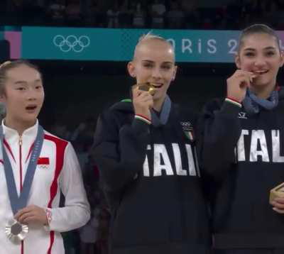 Zhou Yaqin reaction on the podium was priceless