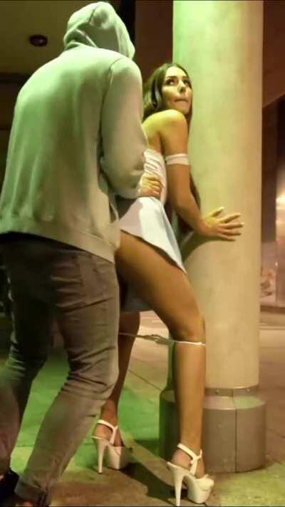 Quickie in The Alley