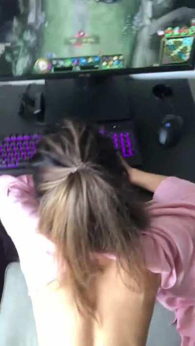 Multitasking while playing League of Legends