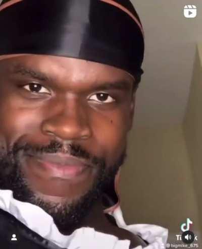 First girl is cringe,second guy is chad