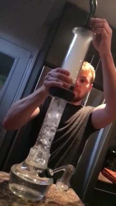 Video of the bong my partner and I have been working on for 4 years (follow up to image posted earlier)