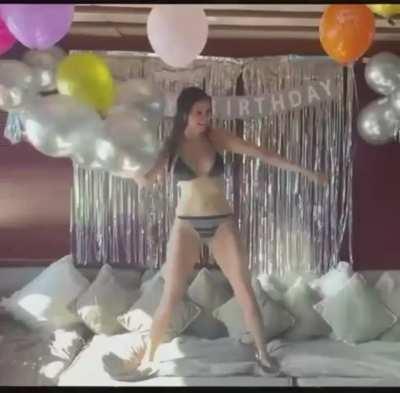 Nina dancing in bikini in her last birthday post