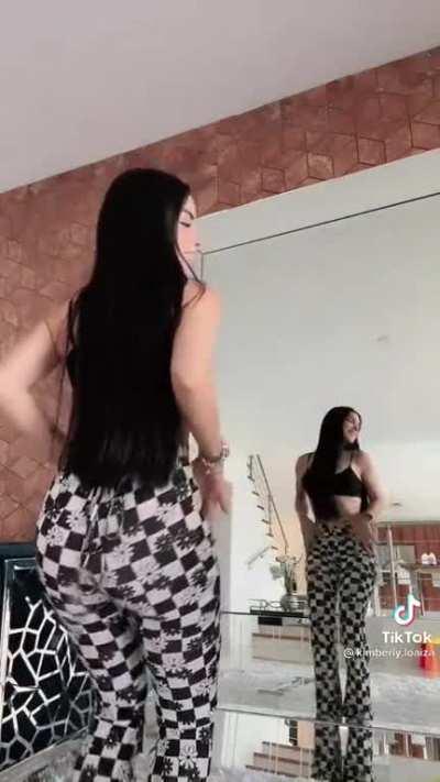 Tik tok de como mueve el culo suavizado