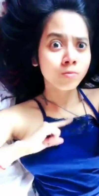 Side boobs dropping 💧💧💦💦