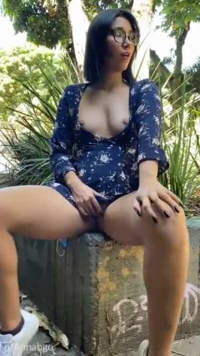 $9.99 - Onlyfans.com/Annabgo // SQUIRTING outside is gonna be my new thing!