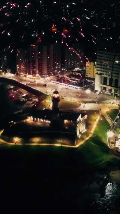 Neste 1° de Janeiro, fogos iluminam os céus de todo o mundo para comemorar os 94 anos do Esporte Clube Bahia!