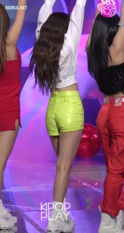 IM NAYEON (featuring CHOU TZUYU & HIRAI MOMO)