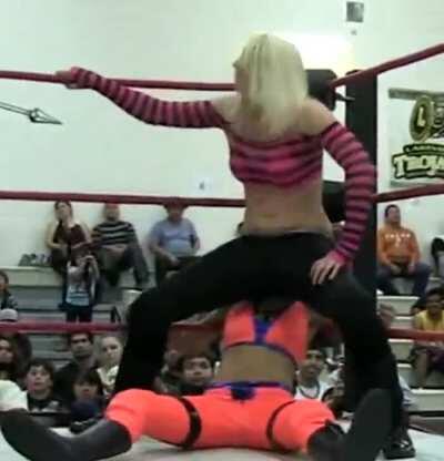 Amber O'Neal twerking on Bayley's face