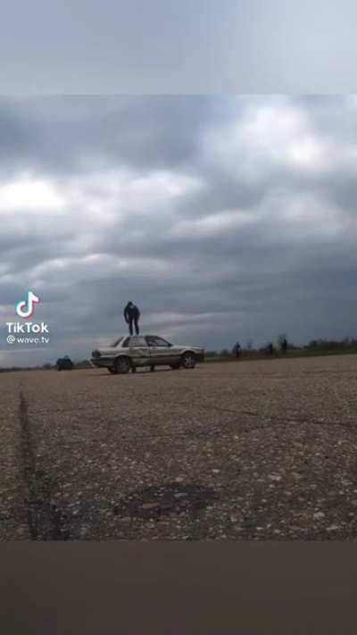 This man has balls of steel with immense disregard for his own safety