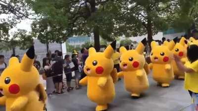 These Pikachu marching to classic Prince song