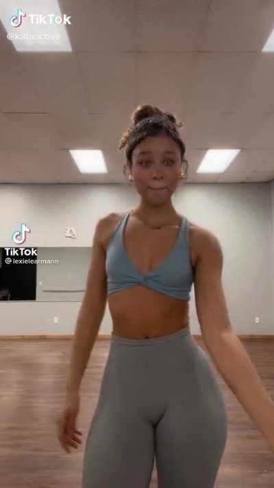 Lexie is untouchable! 🍑