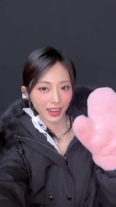 240124 TikTok Update - 𝐈 𝐠𝐨𝐭 𝐲𝐨𝐮 with a mystery item🧤 #TZUYU