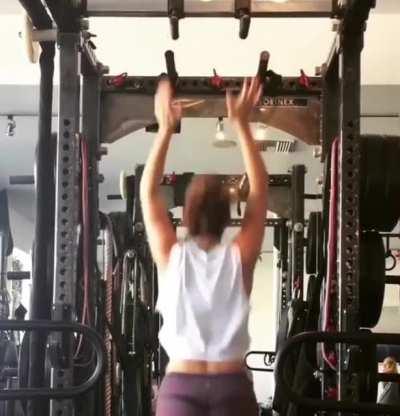 Minka Kelly look at that 🍑 jiggle