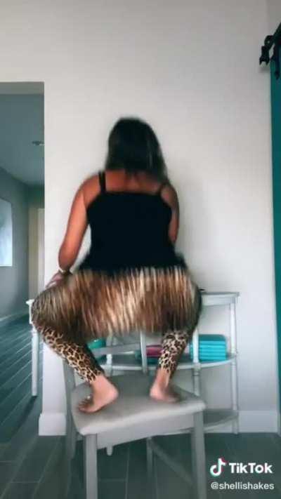 The Shelli Shaking Compilation - Toco Toco To (planning on making more so message me with clips I may have missed)