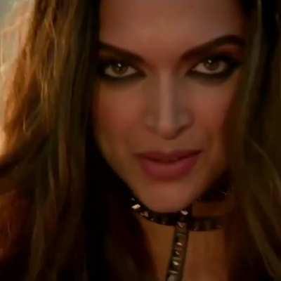 This was such a weird choice of presentation for a rather sad\melencholic song. The dance, the outfit, the setting is not representing the song at all.