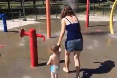 HMC while I play in the water park. I’m a cool mom!!!