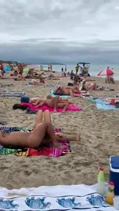 Love giving public blowjobs