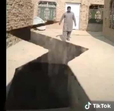 Hamare ghazi bhaijaan loc k pass surang banakar endia me ghuskr jihad krne ja rhe hai. Tallah 🔒 unko toffee de. Paxtan zindabad 🤲🔒. Ro endia ro hum arhe hai