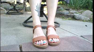 I like the name of this sub lol....whos got juice for these perfect feet?