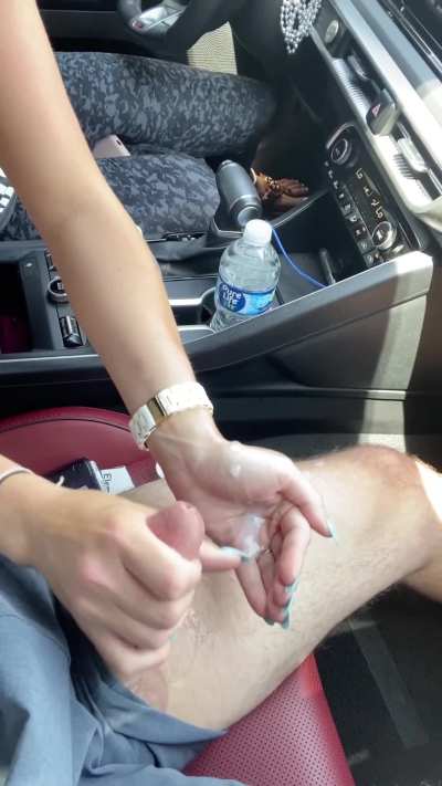 Making a man cum is such an empowering feeling. I can make your whole body and day better by just using my hands 💅🏼 💦