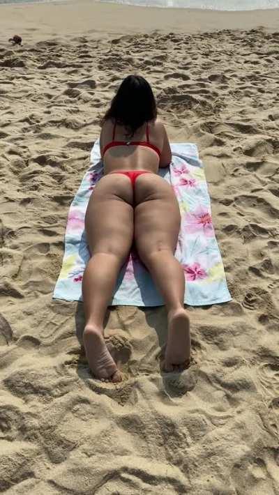 At least my butt enjoying her vacation while hungry