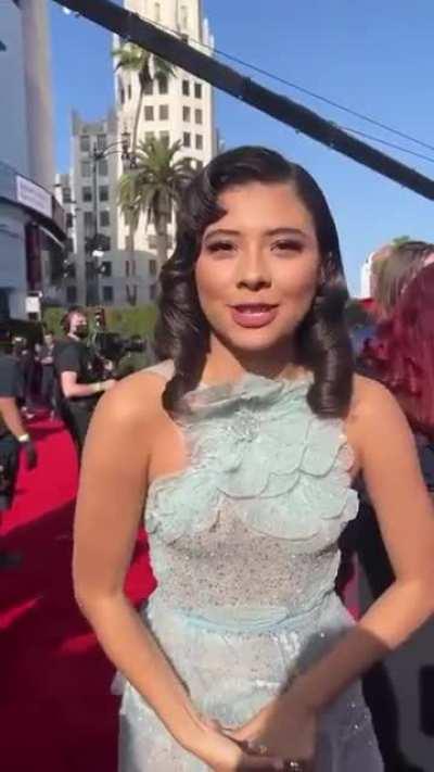 Xochitl speaking Dutch during the premier of Doctor Strange 😍🇳🇱