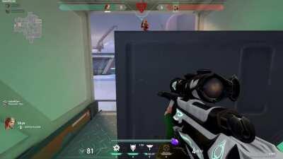 Bromley's Jumping No Scope Over The Box, on a Raze with her ULT out. Talk about clutch