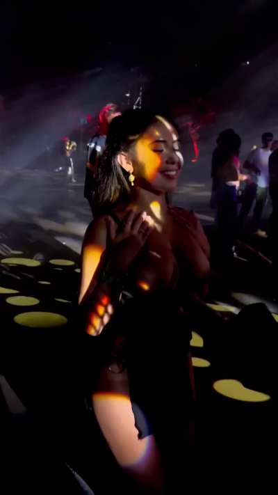 Lovely when young (legal ofc). Please vote if you like grop8ng