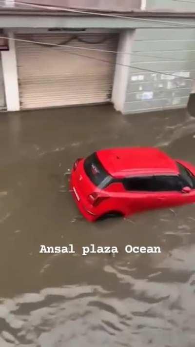 To all the people who think gurgoan is better then delhi