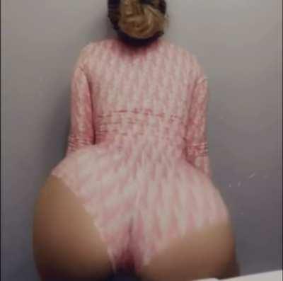 Shake that shit like jelly 🍑