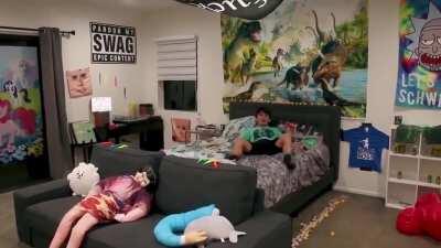 Disgusting, vile g*ming behavior!