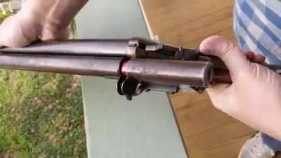 Vintage shotgun, reloads automatically!