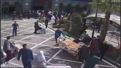 UNSEEN cam footage shows massive US-Israeli bombing damaging hospitals in Iran - RCS. Doctor grabs 2 newborns at once, carries them to safety.