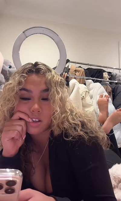 feet soles live on TikTok